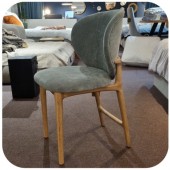 Krzesło dębowe HOYA z tapicerowanym siedziskiem - 1 szt. od ręki