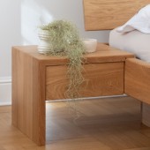 Stolik nocny L-form z szufladką olchowy